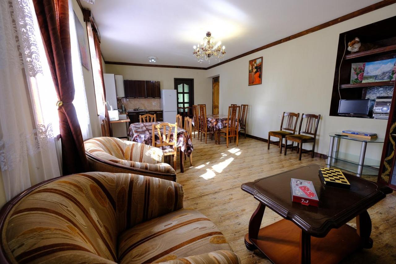 Laila Guest House Mestia Exterior foto
